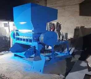 The milling machine present in the Petro Nour Mehr Company for grinding polyethylene pipes.