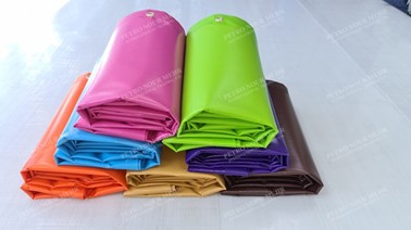 Producing polyethylene tarpaulins by extrusion process